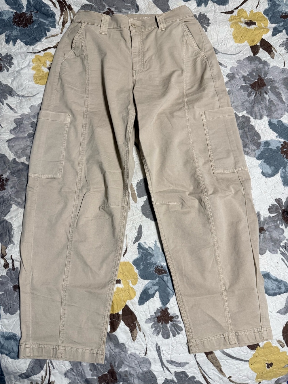 American Eagle Outfitters Women’s Barrel Cargo Pants in Khaki